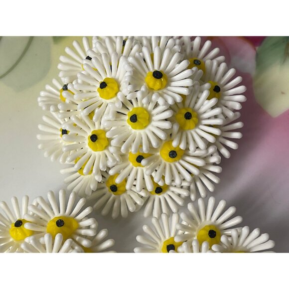 Vintage 1960s West Germany Rubber Plastic Daisy Flower Brooch Earrings Set - Picture 6 of 8